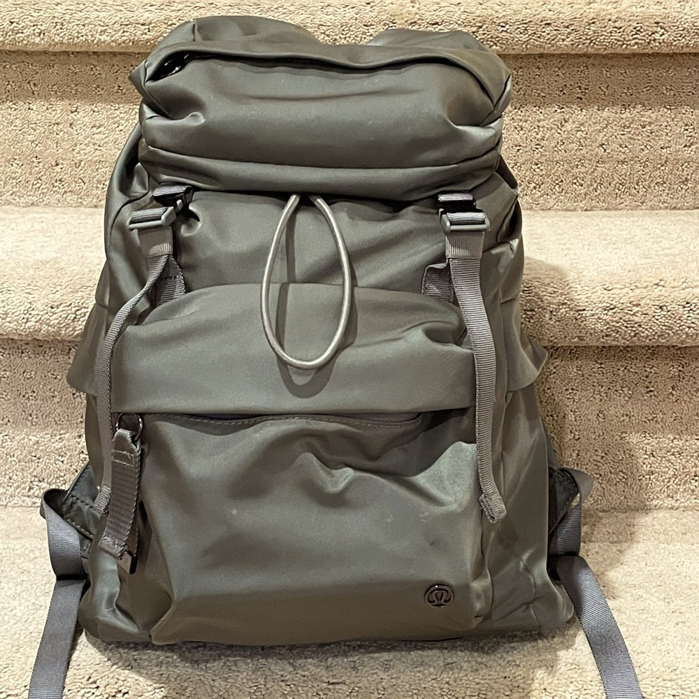 Lululemon On My Level Rucksack 18L